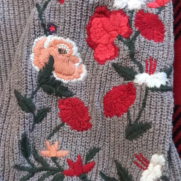 American Eagle xlarge embroidered sweater - Picture 2 of 4